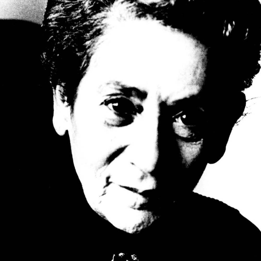 virmuze exhibit About the Museum logo main