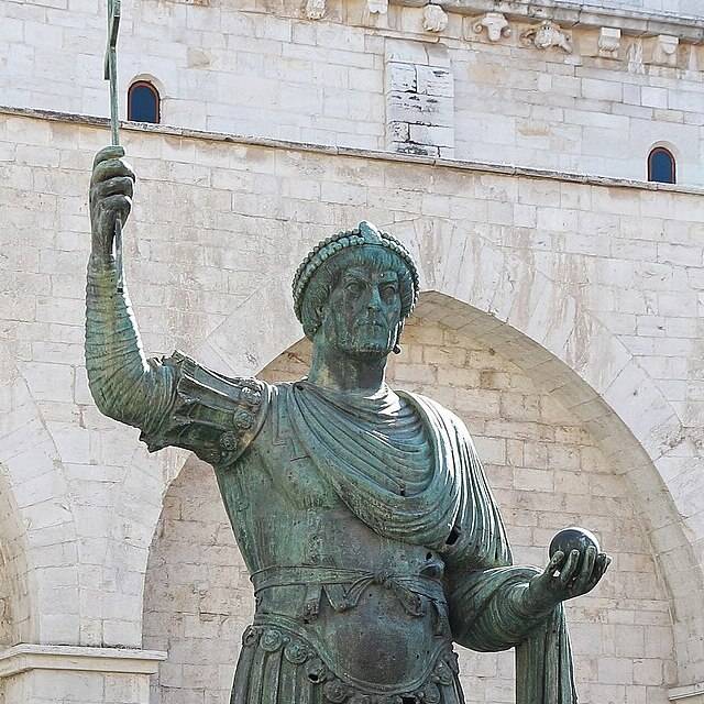 virmuze exhibit Coloso de Barletta logo main