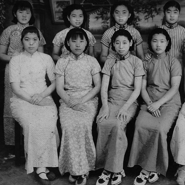 virmuze exhibit Women's clothes during Republican China logo main