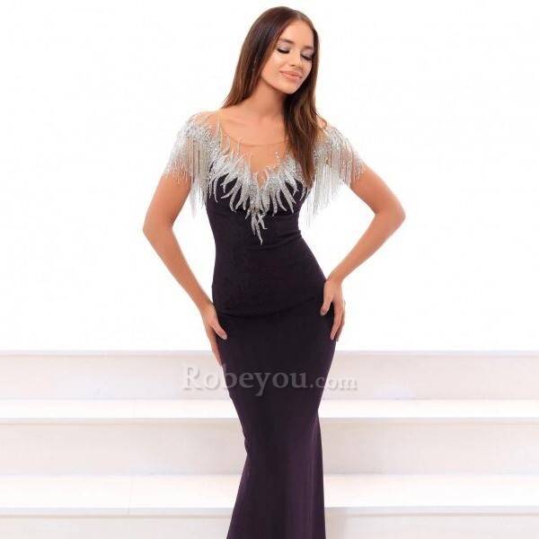 virmuze exhibit Osez une robe qui allie style et sensualité logo main