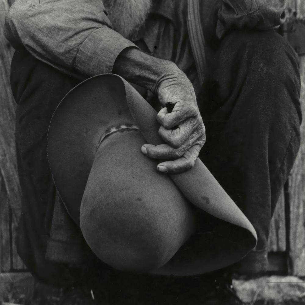 virmuze exhibit On the Plains a Hat is more than a Covering logo main