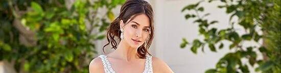 virmuze exhibit trouvé la robe de vos rêves dans un salon logo main banner