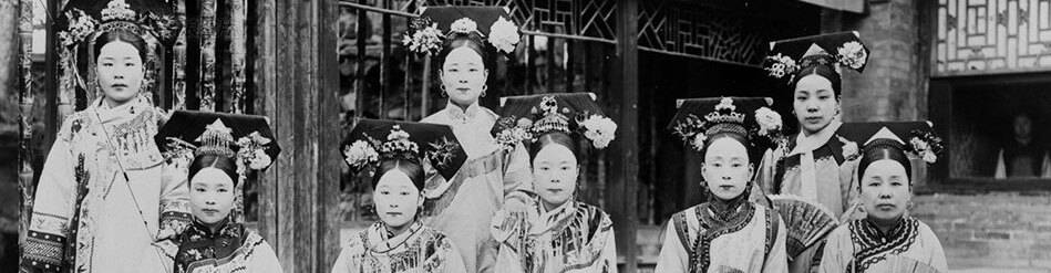 virmuze exhibit Manchu Woman's Clothes in Qing dynasty logo main banner