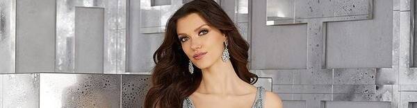 virmuze exhibit la piste de danse dans cette ravissante robe logo main banner