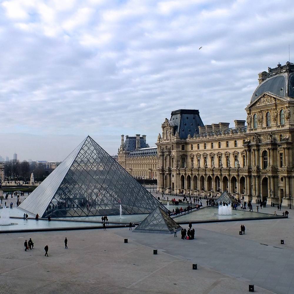 virmuze exhibit Our Trip To The Louvre logo main