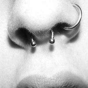 virmuze exhibit Piercing's logo main