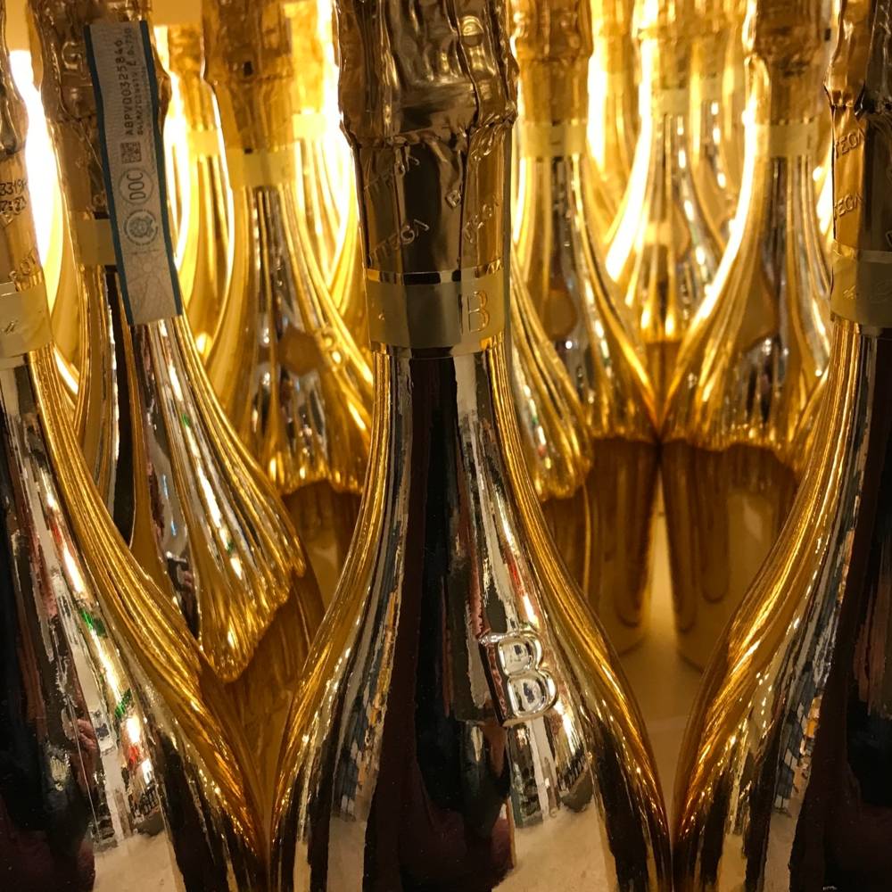 virmuze exhibit A timeline of Restaurants of Canada logo main