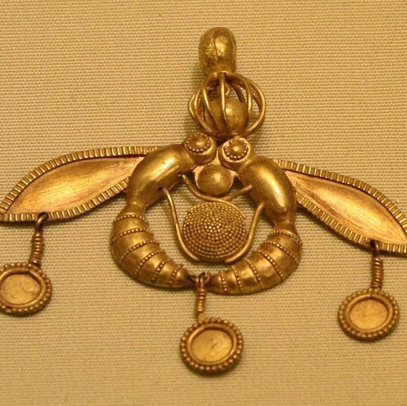 virmuze exhibit Minoan Bee Pendant logo main