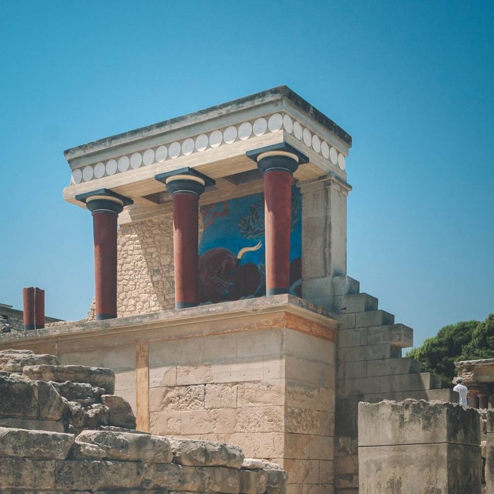 virmuze exhibit Minoan Mysteries surrounding art and archaeology logo main