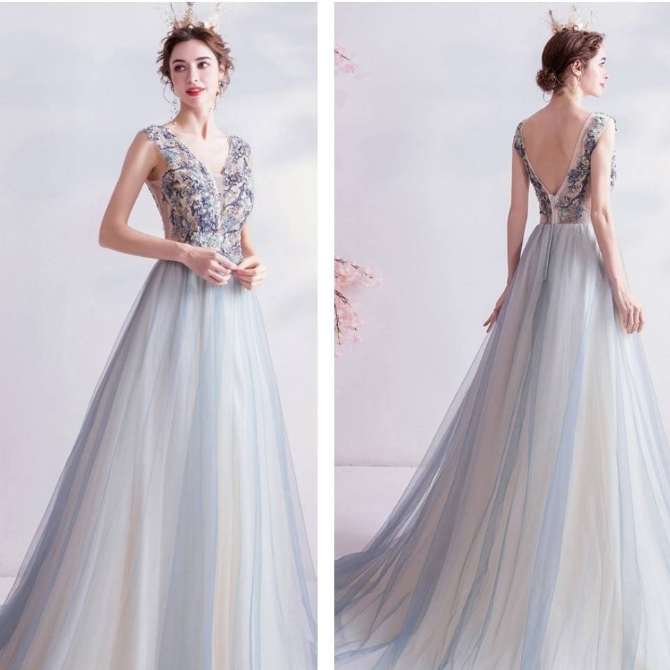 virmuze exhibit What makes a 40-year-old woman look elegant in autumn? logo main