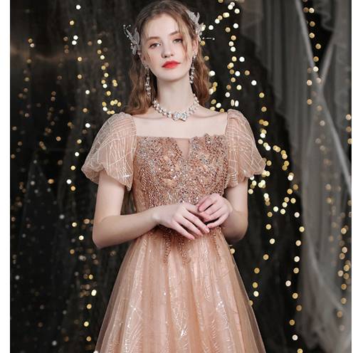 virmuze exhibit What is elegant and sophisticated to wear in October logo main