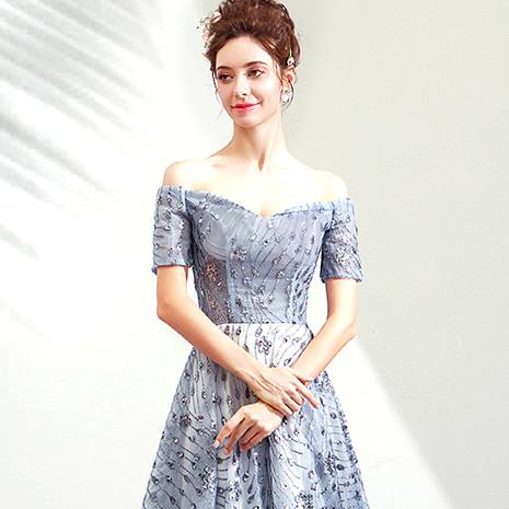 virmuze exhibit Women in their 40s and 50s like to wear autumn sweaters like this logo main