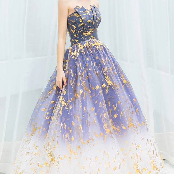 virmuze exhibit The most minimalist outfit for women in their forties logo main