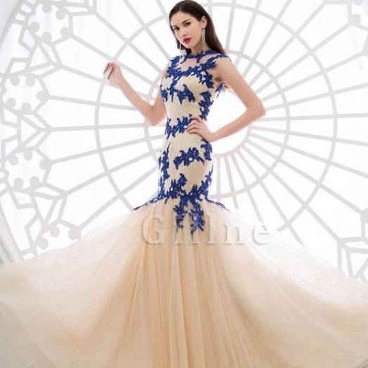 virmuze exhibit die Kleider des Bräutigams und der Braut sowie das Hochzeitsthema logo main