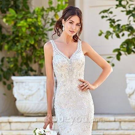 virmuze exhibit Et la mode dit que les célébrités en petites robes noires logo main