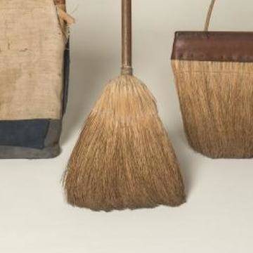 virmuze exhibit Brooms logo main