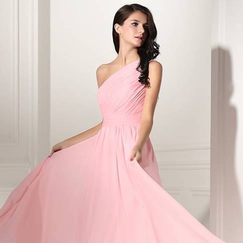 virmuze exhibit Middle-aged women want fashionable advice to wear less black logo main