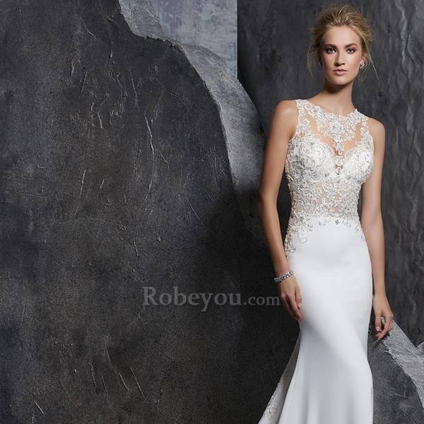 virmuze exhibit cette superbe robe pour votre mariage à la plage extrêmement logo main