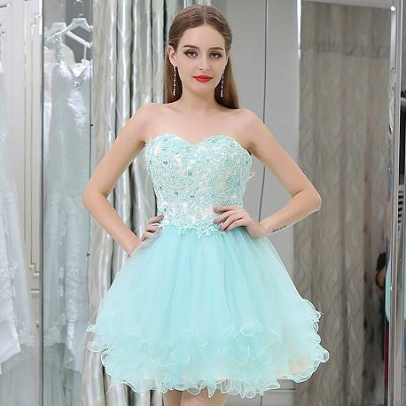 virmuze exhibit Look at her at 60 + : She dresses elegantly and fashionably logo main