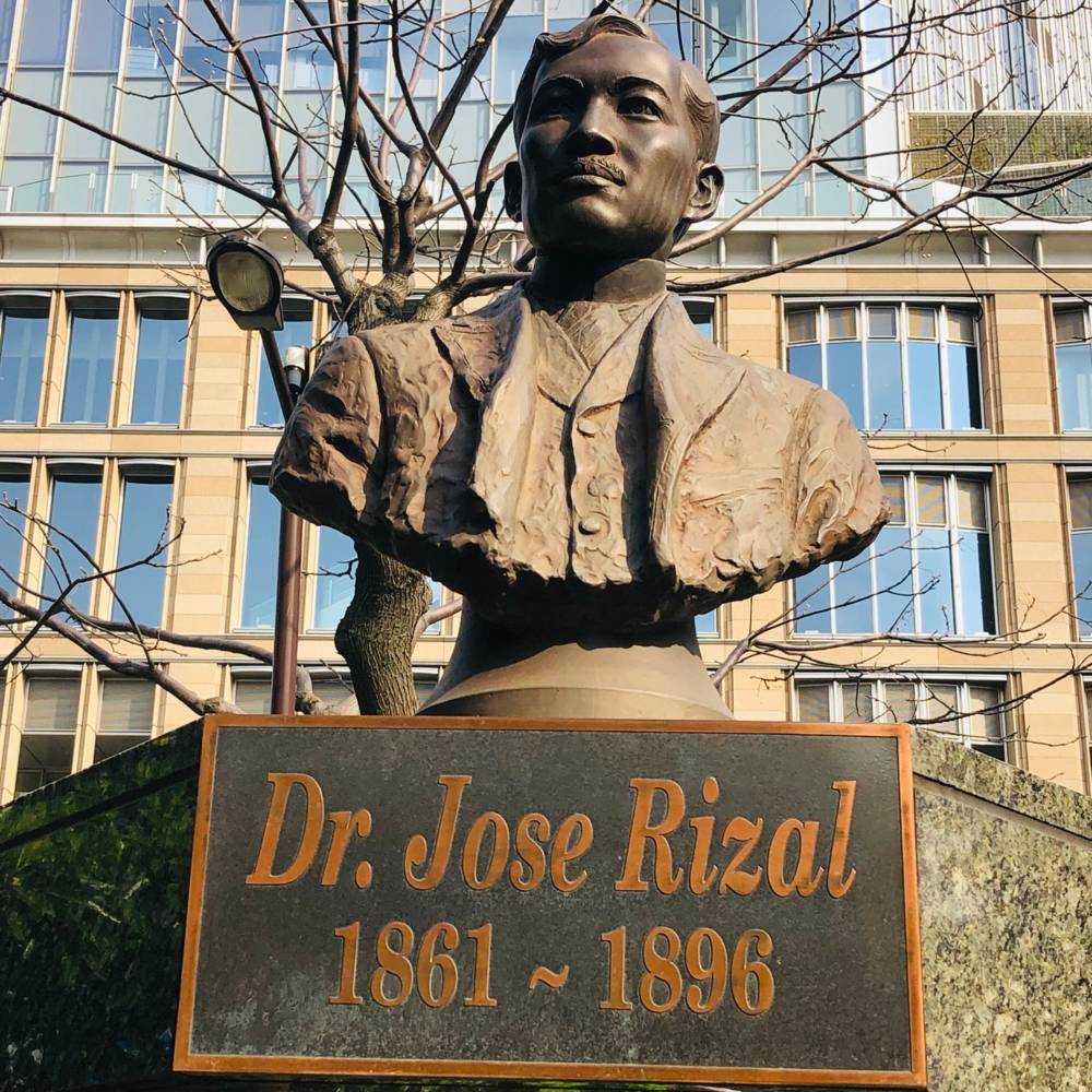 virmuze exhibit Rizal Monument, Japan logo main