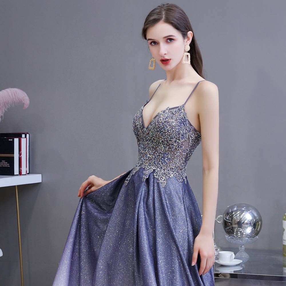 virmuze exhibit Independent sophisticated mature woman, will not miss these four dress style logo main