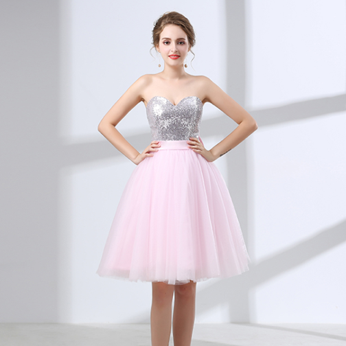 virmuze exhibit How beautiful can a 40+ woman dress up? logo main