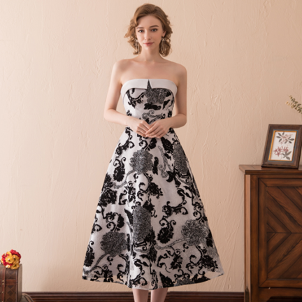 virmuze exhibit A woman with taste must learn to match these three colors logo main