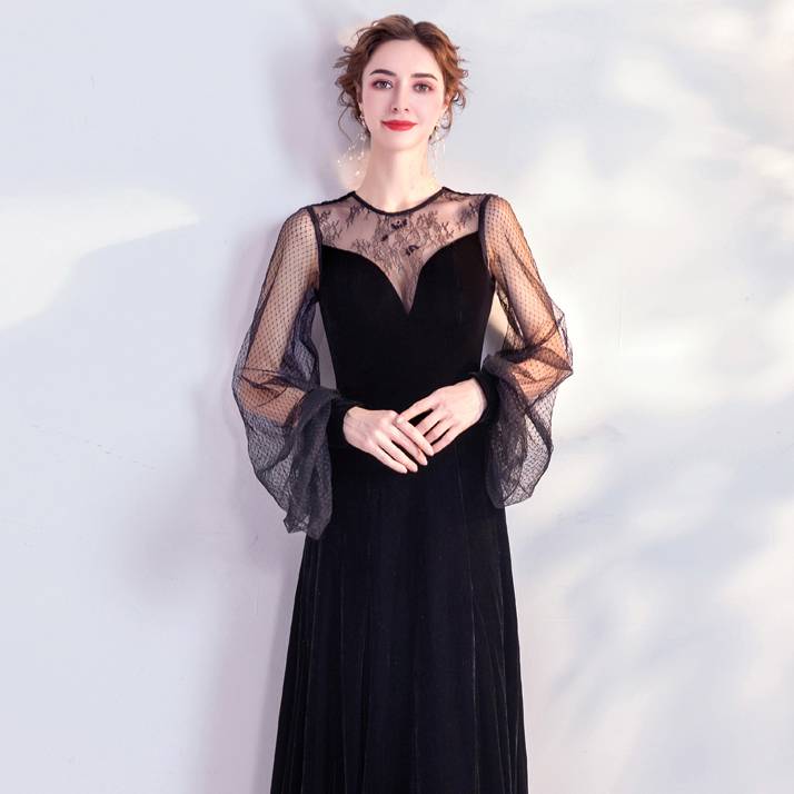 virmuze exhibit Women in their 50s and 60s are fashionable to dress like this logo main