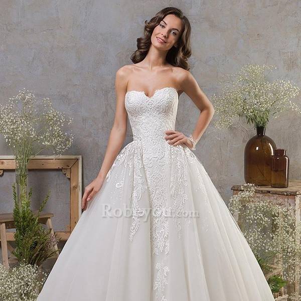 virmuze exhibit placard en vous demandant quelle robe choisir pour une occasion logo main