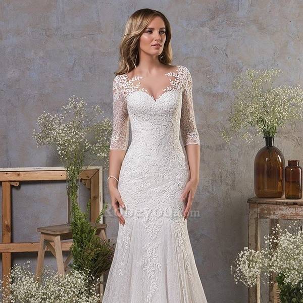 virmuze exhibit ou cinq personnes essayer sans succès de comprendre logo main