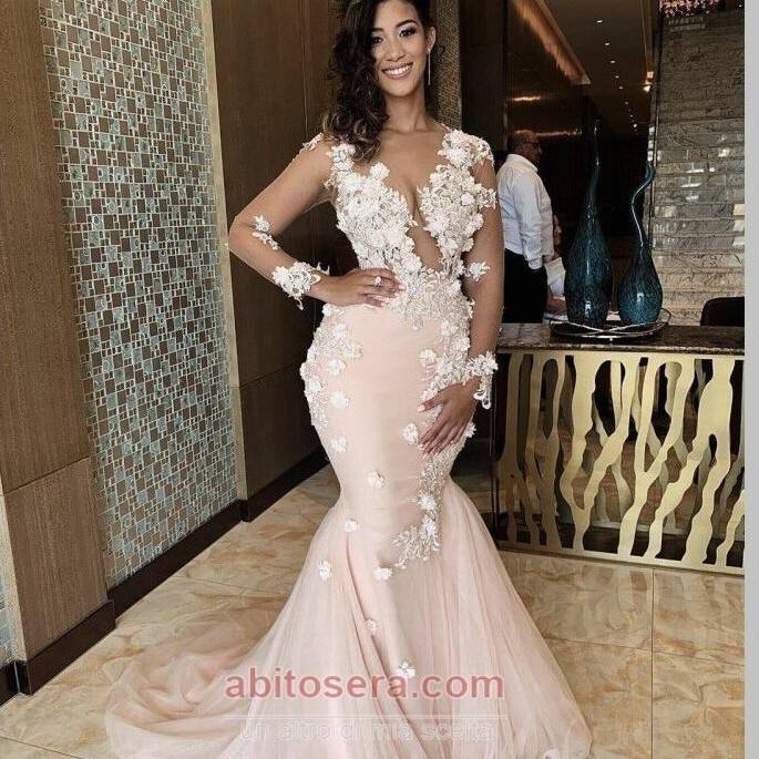 virmuze exhibit Indossa un abito da sera oversize e respira bene logo main