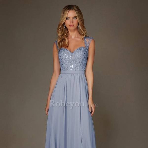 virmuze exhibit il existe de belles et élégantes robes disponibles logo main