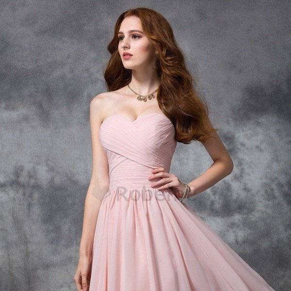 virmuze exhibit Cette conception de robe est connue pour convenir logo main