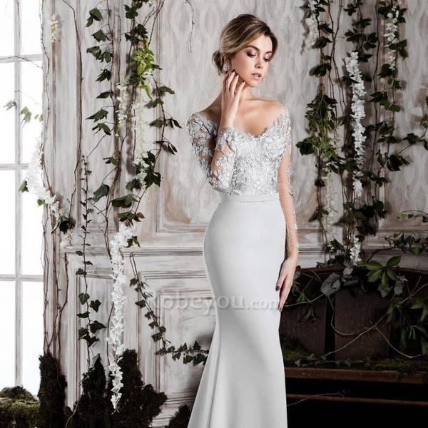 virmuze exhibit il y a quelqu'un qui peut faire les robes au lieu logo main