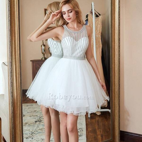 virmuze exhibit Les femmes avec ce type de silhouette dégagent souvent logo main