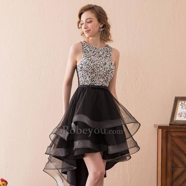 virmuze exhibit trouve partout des produits audacieux et visuellement logo main