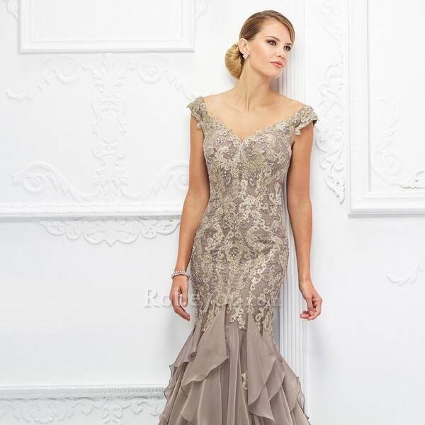 virmuze exhibit Choisir des robes de demoiselle d'honneur violettes logo main