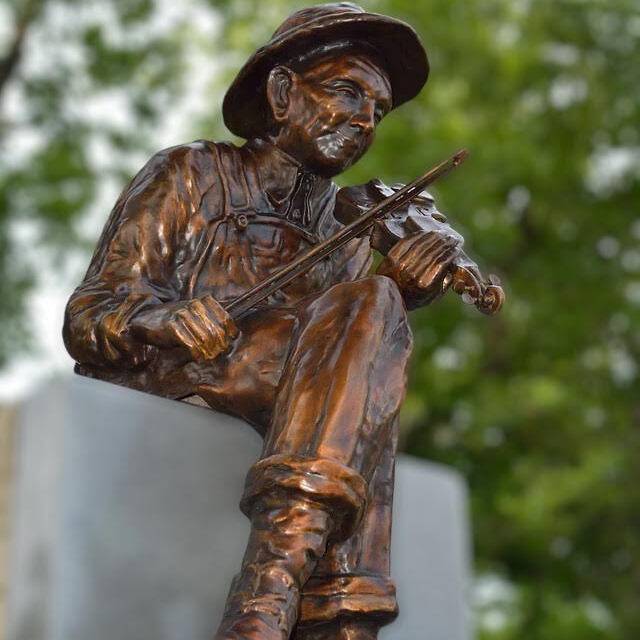 virmuze exhibit Historical Fiddler Statue on the Henderson County Courthouse Lawn logo main