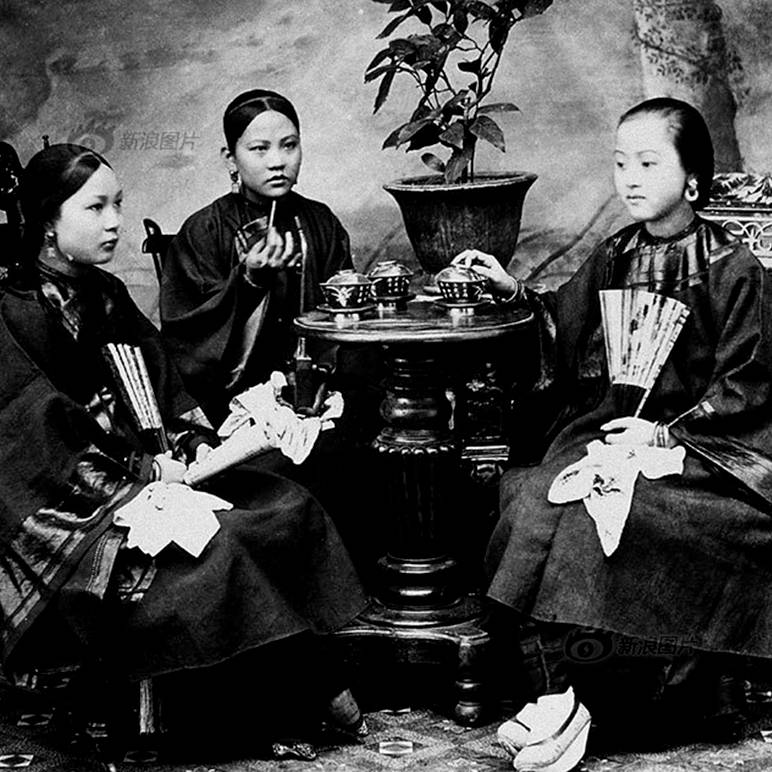 virmuze exhibit Han Women's Fashion in China Throughout the Qing Dynasty logo main