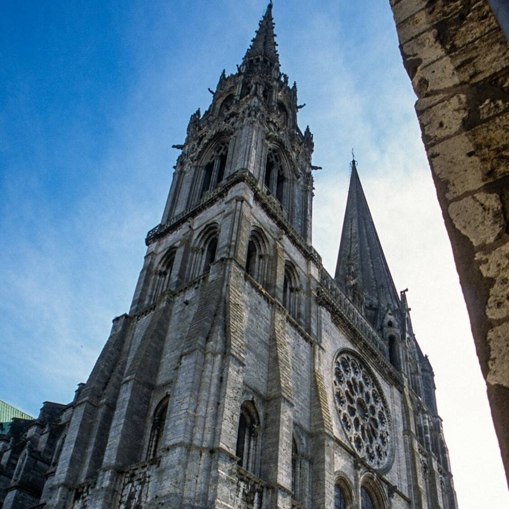 virmuze exhibit Chartres Cathedral logo main