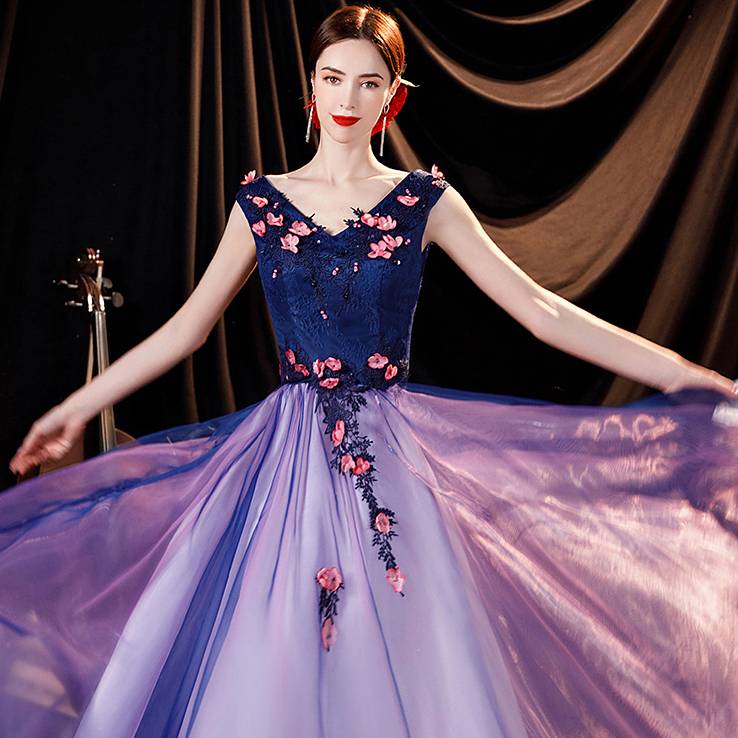 virmuze exhibit This Navy-to-Lilac Gradient Gown Made the Whole Room's Light Settle on Her logo main